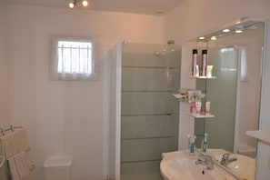 Bathroom - T2 apartment- BIG STANDING -clim- pool-beach 800m (Porto-Vecchio)