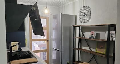 INDIVIDUELLES HAUS schließen still