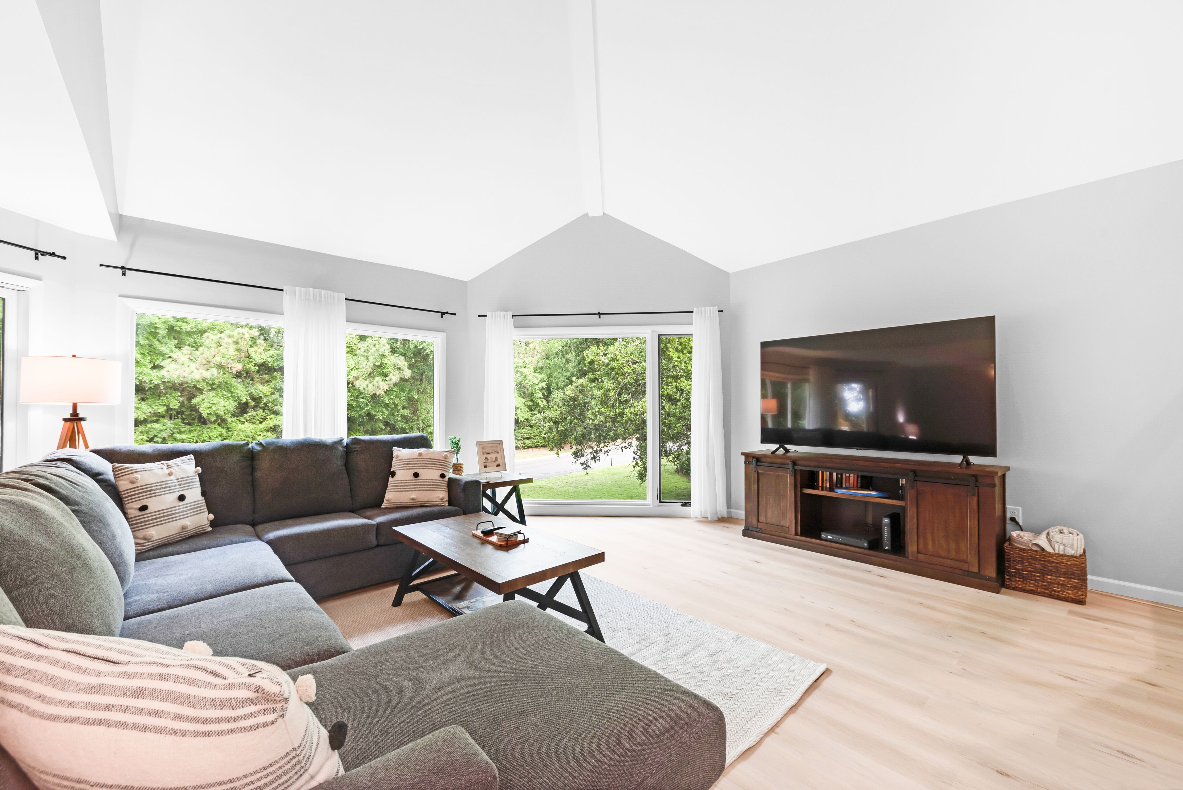 Updated 3BR/2BA Spinnaker! Close to Beaches! Pet Friendly! Amenity Cards Included!