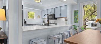 Cozy 3BR / 3.5 BA Retreat - Neighborhood Pool!  access included!