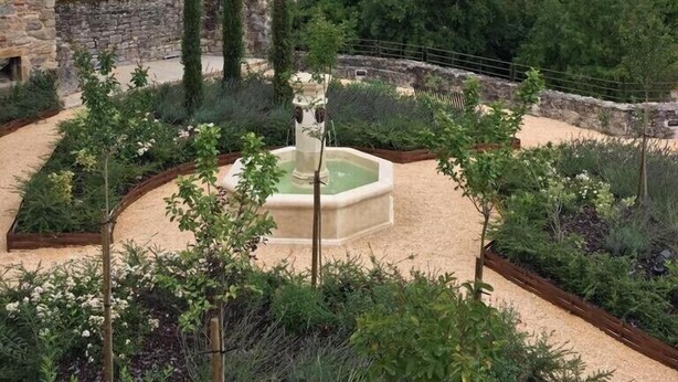 A courtyard with a fountain, surrounded by stone buildings and lush greenery. - House open on the countryside  (Albas)