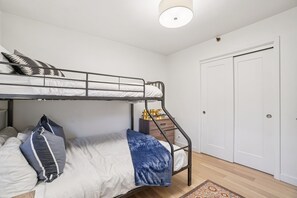 2 Schlafzimmer, Bügeleisen/Bügelbrett, Reisekinderbett, kostenloses WLAN