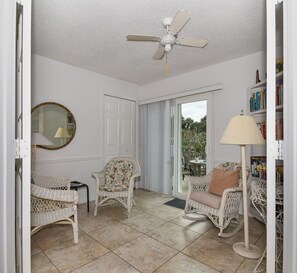 Unclassified image, 2 of 35, button