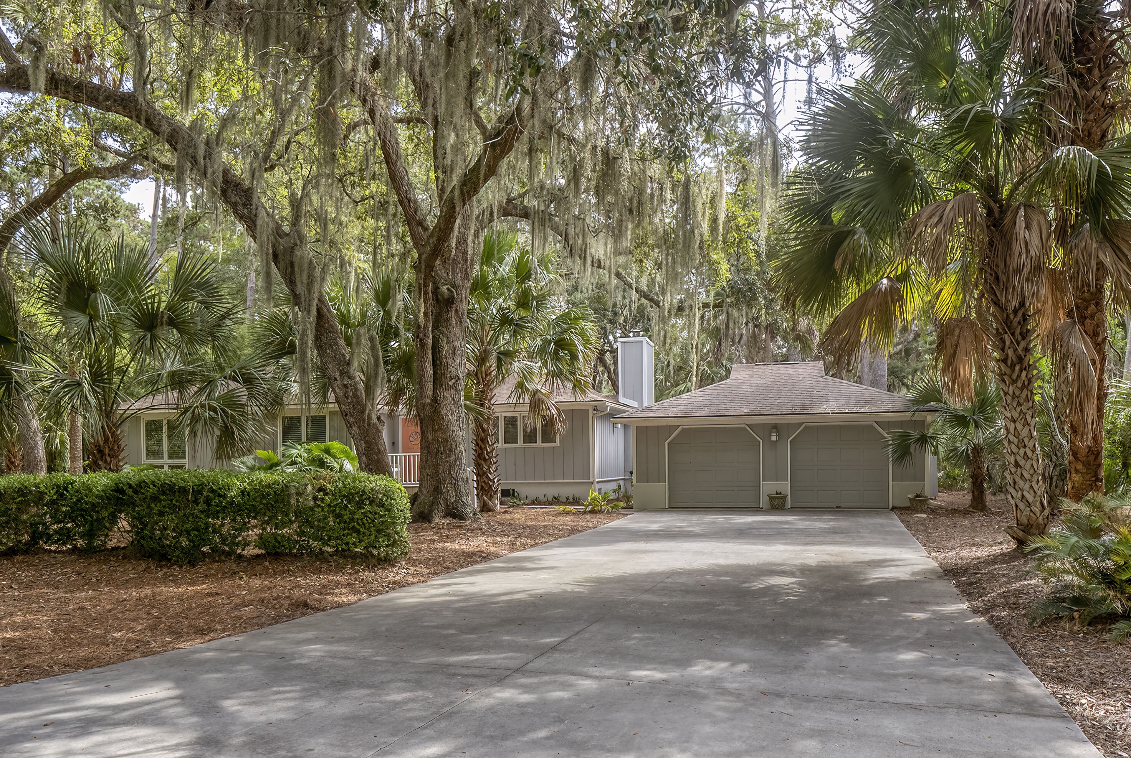 Open 3 bedroom Ranch! Great Central Location! Amenity Cards!