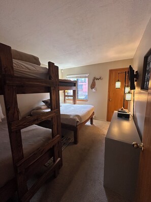 2 bedrooms, free WiFi, bed sheets