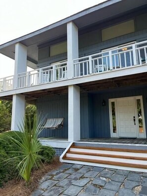 Exterior - 5 BR Home! Sleeps 9! Across from Boardwalk to the Beach! Amenity Cards! (Seabrook Island)