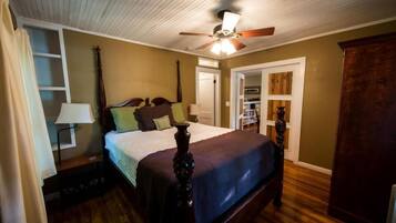 2 quartos, ferros/tábuas de passar roupa, berço de viagem