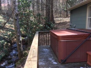 Outdoor spa tub