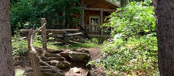 Cabina única junto al lago con acceso exclusivo al lago Logan y uso de dos botes