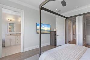 4 bedrooms, iron/ironing board, WiFi, bed sheets