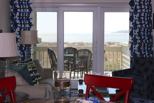 This professionally decorated villa has views of the ocean! Amenity access available for purchase