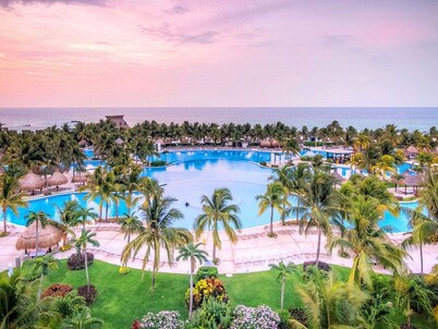 BEAUTIFUL 5 STAR GRAND MAYAN 2 Bedroom Suite comes with a most beautiful resort