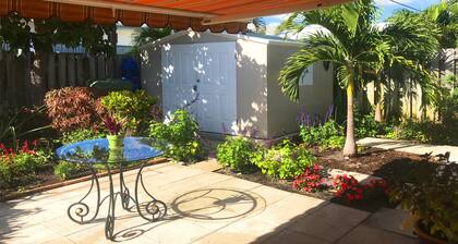 2 Bedroom 1,079 sf Cottage. Dock. Full Kitchen, WI-FI,HDTV, Parking & Pets ok.