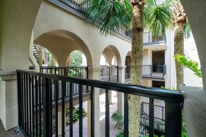 Property grounds - Gorgeous & Sophisticated Villa! Golf Views! Lovely Decor! Access to All Amenities! Pet Friendly (Seabrook Island)