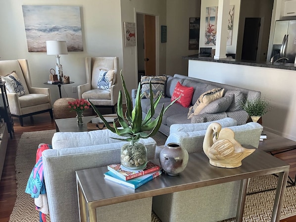 TV - Gorgeous & Sophisticated Villa! Golf Views! Lovely Decor!  Amenities included! Pet Friendly (Seabrook Island)