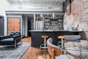 Fridge, microwave, oven, stovetop - 80 LEX APT 204 : Industrial Chic Meets the Old World in Downtown Asheville + Free Off Street Parking (Asheville)