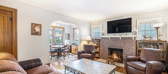 4 Beds, 4 bathrooms! 1 block to town shops, bars, bowling, canoeing, and parks!