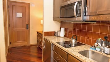 Fridge, microwave, stovetop, coffee/tea maker