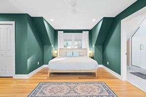 6 camere, una scrivania, ferro/asse da stiro, Wi-Fi gratuito