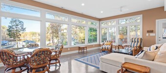 CONNECT & RETREAT au Hyco Hangout! Options W / Boat!