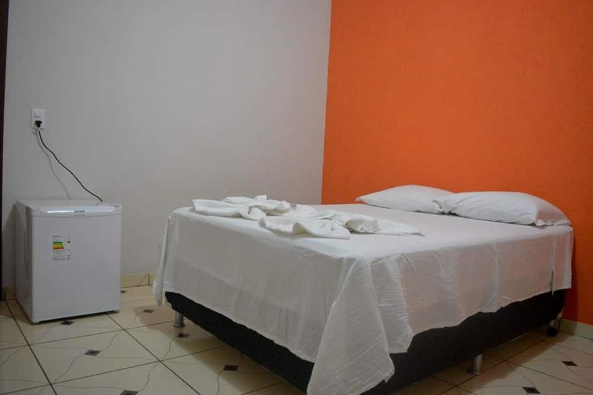 Minibar, wifi gratis y ropa de cama