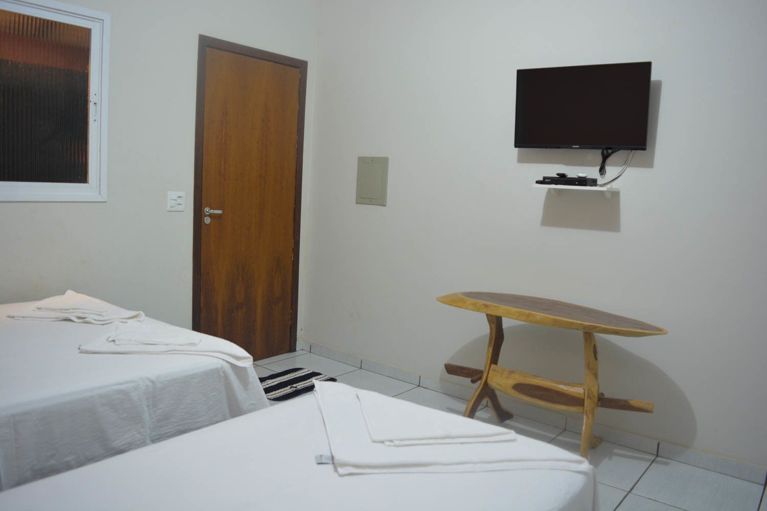 Quarto triplo conforto, 1 cama de casal, acessível | Frigobar, Wi-Fi de cortesia, roupa de cama