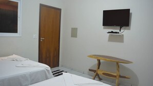 Chambre triple Confort, 1 lit double, accessible aux personnes à mobilité réduite