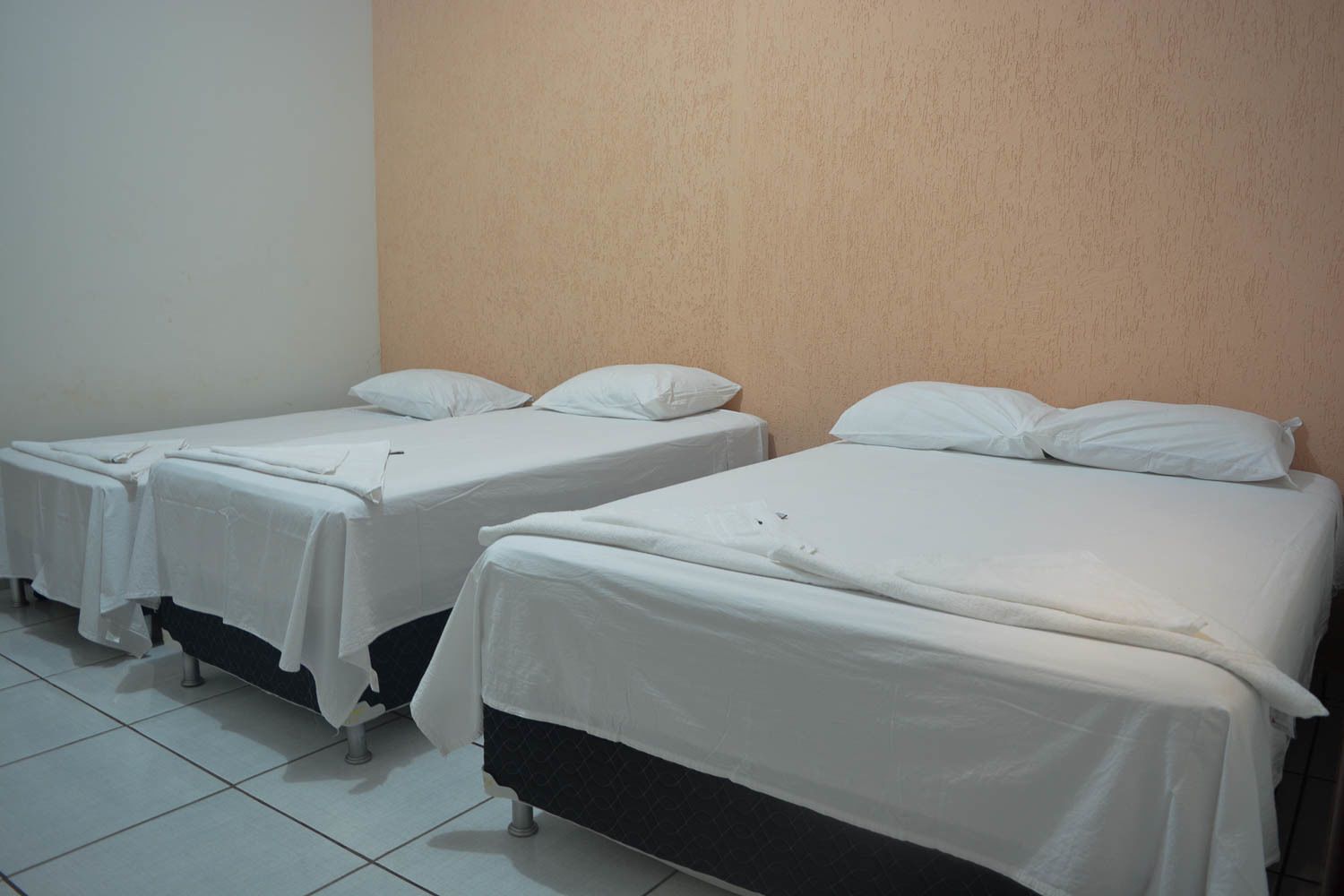 ميني بار وواي فاي مجانًا وملاءات أسرّة وتسهيلات لدخول الكراسي المتحركة