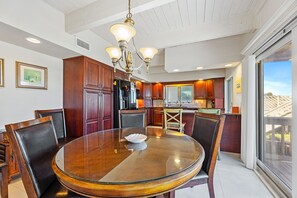 Dining - Recently Refreshed! / Oceanfront Deck & Cabana / Quiet Beach / 5747S (New Smyrna Beach)