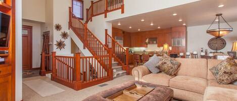 Televisión, chimenea, videojuegos y reproductor de DVD