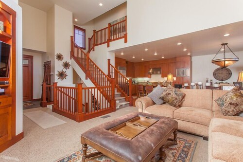 Timbers #1033 Large Luxury  Townhome;  4 Bedroom 3.5 Bath - Close To Ski Lifts