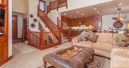 Timbers #1033 Large Luxury Townhome; 4 Bedroom 3.5 Bath - Close To Ski Lifts