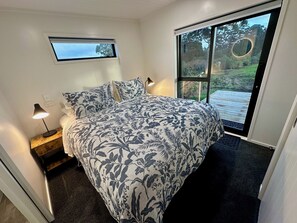 Casa rural Deluxe, 1 dormitori, vistes al jardí | Decoració individual, mobiliari individual i escriptori 