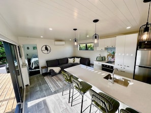 家庭村舍, 2 间卧室, 双浴室, 花园景观 | 特色装修、特色家居、办公桌、笔记本电脑工作区