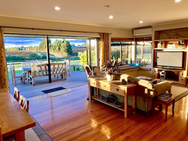 独特独立别墅, 3 间卧室, 热水浴缸, 花园景观 | 特色装修、特色家居、办公桌、笔记本电脑工作区