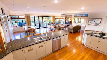 Exclusive House, 3 Bedrooms, Hot Tub, Garden View