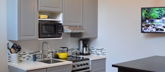 Adorable Tiny Home │East Side Near Park │Extended Stays Welcome │ Private Home
