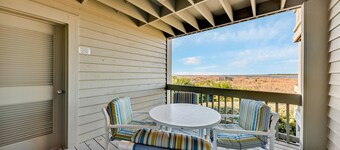 Beautifully Renovated! Tastefully Decorated! On Pelican Beach! Pet Friendly! Amenity Cards!
