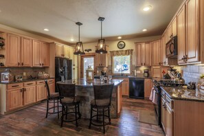 ثلاجة، ميكروويف، فرن، موقد طهي مسطح