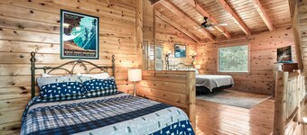 Best Panoramic Views, 1 Mile to Park, Top Rental, Theater, Wifi, Hot Tub