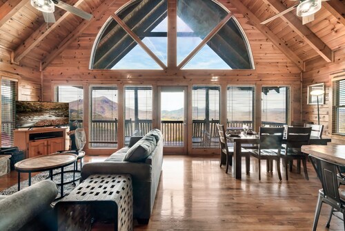 Best Panoramic Views! 5 min. to National Park - Sleeps 10 - Top 10%