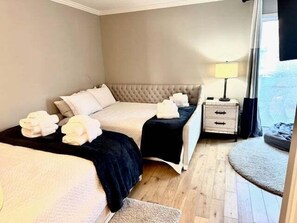 2 bedrooms, iron/ironing board, free WiFi, bed sheets