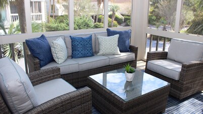 Professional Decorated! Walk to Amenities! Amenity access included! NO pets