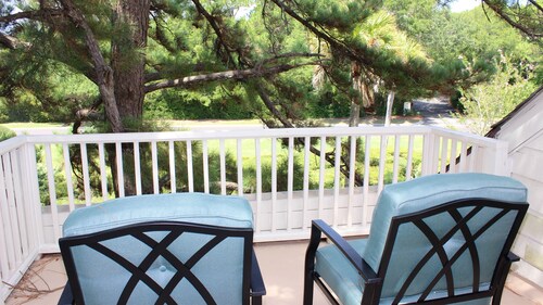 Renovated, Professional Decorated Townhome! Walk to Amenities! Amenity Cards!