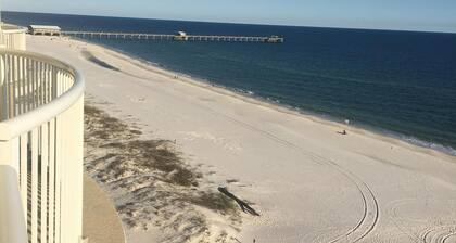 Bester Meerblick am Strand. Extra großer Balkon. Beobachten Sie Delfine vom Balkon aus