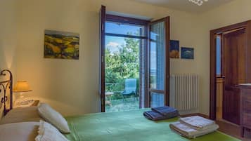 3 quartos, ferros/tábuas de passar roupa, Wi-Fi, roupa de cama