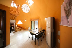 House (Duplex) | In-room dining