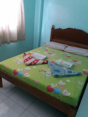 Escrivaninha, Wi-Fi de cortesia, roupa de cama