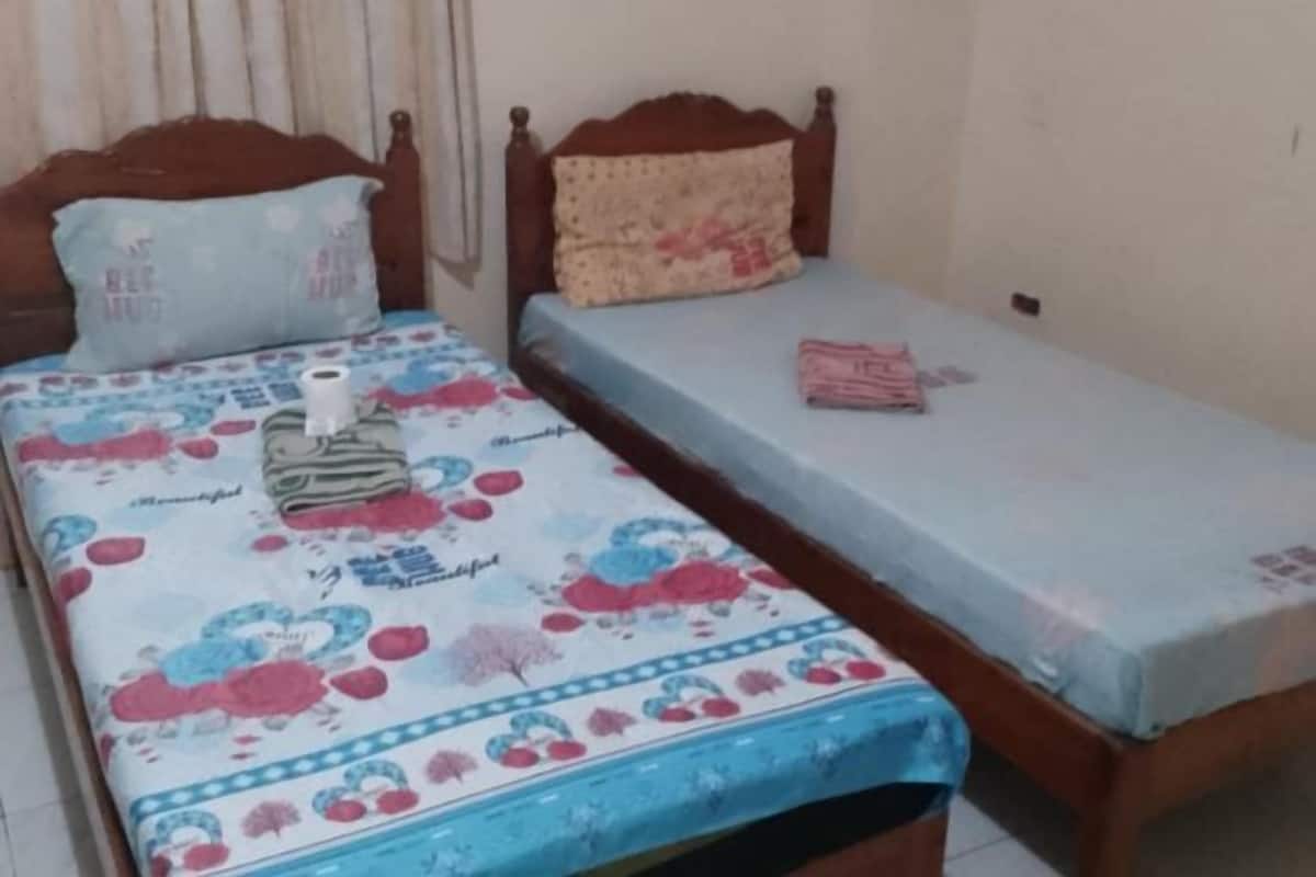 Desk, WiFi (free), bed sheets