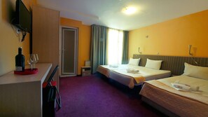 Triple Room | Iron/ironing board, free WiFi